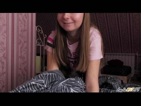 ❤️ Blondie BFF-ya xwe bi kûr dimije û di devê xwe de diqelişe Vîdyoya anal li me ku.28films.ru ❌❤